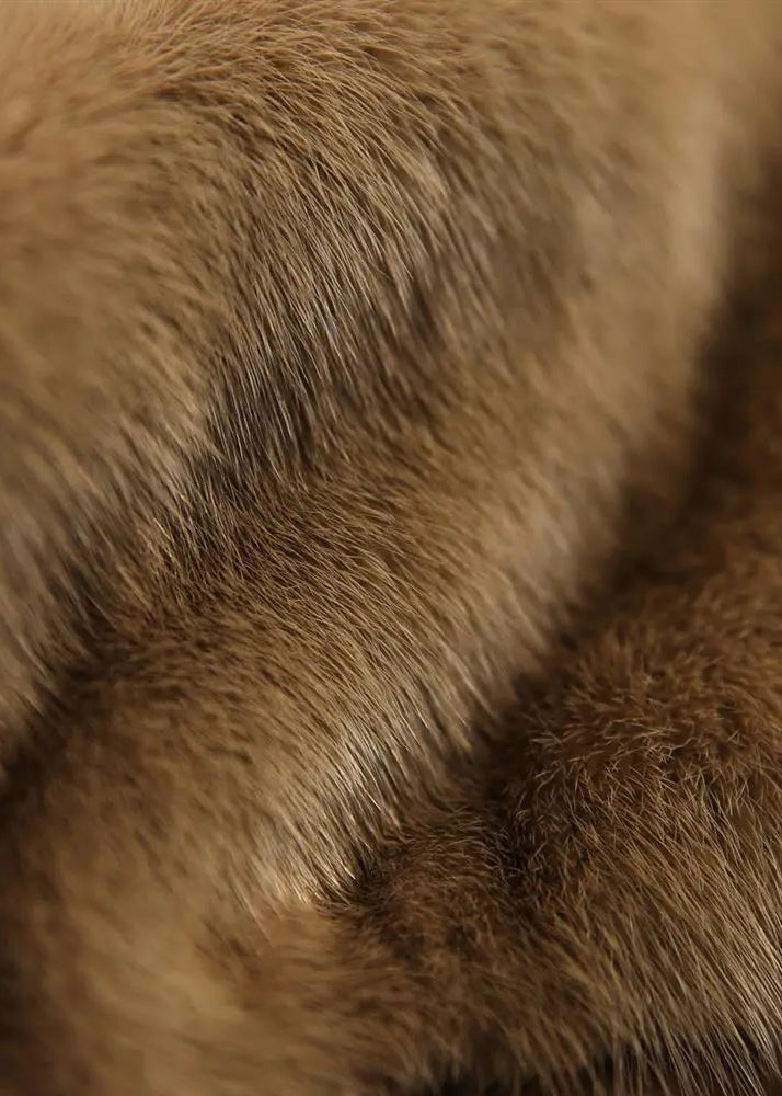 V-ringad Damkappa i Fuskpäls – Lyxig, Värmande & Stilfull