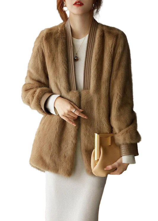 V-ringad Damkappa i Fuskpäls – Lyxig, Värmande & Stilfull